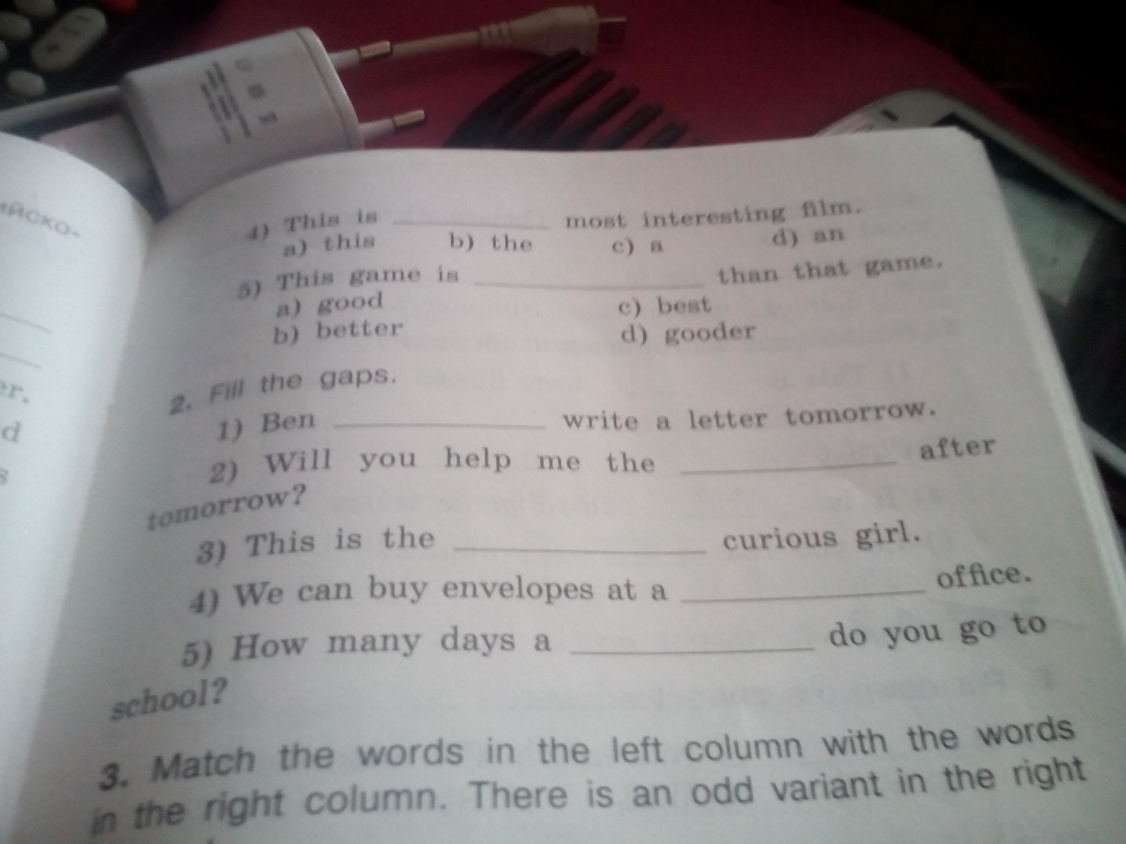Английский язык 3 класс выбери правильный ответ. 7 Выбери правильный ответ английский. Английский язык выберите правильный ответ подходящий к картинке.